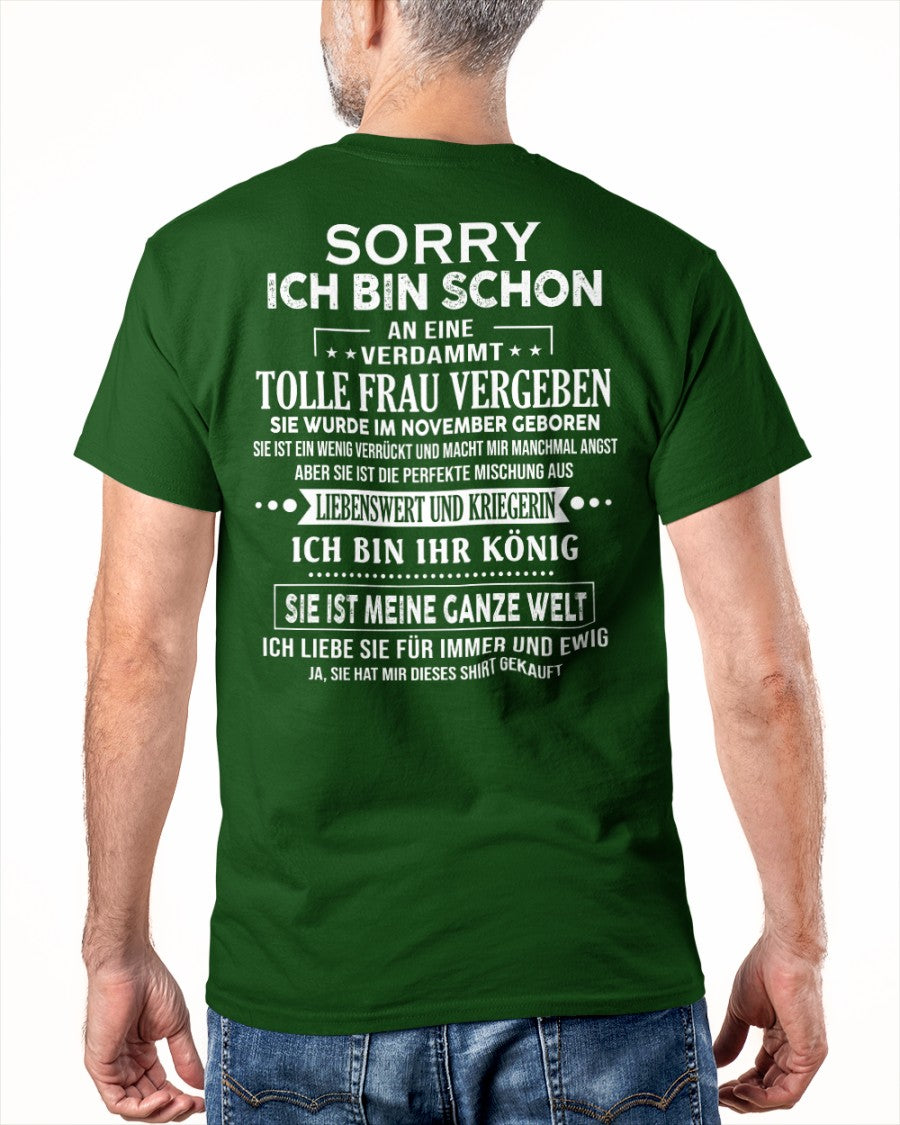 Sorry Mädels, ich bin vergeben – Meine Freundin ist verrückt und süß – Das perfekte Geschenk für deinen Freund - (SKU05-08-11) - SUN11