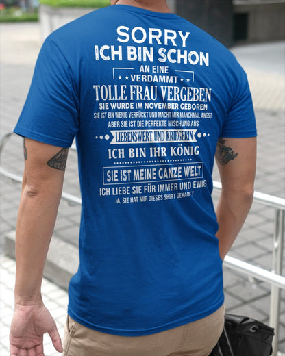 Sorry Mädels, ich bin vergeben – Meine Freundin ist verrückt und süß – Das perfekte Geschenk für deinen Freund - (SKU05-08-11) - SUN11