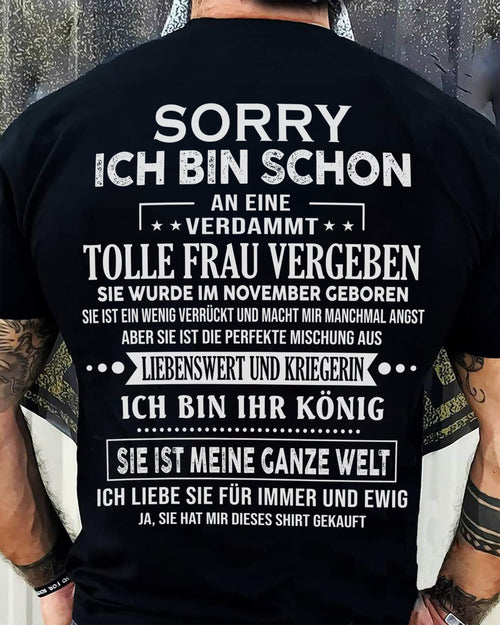 Sorry Mädels, ich bin vergeben – Meine Freundin ist verrückt und süß – Das perfekte Geschenk für deinen Freund - (SKU05-08-11) - SUN11