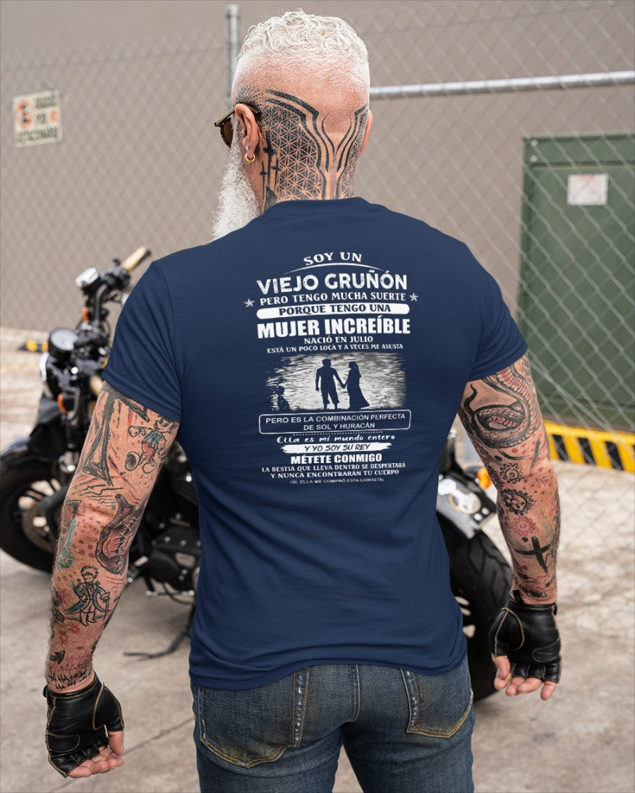 Camiseta Hombre Viejo Gruñón Regalo Para Esposo O Novio - Mujer Increíble Nacida En Julio (SKU2604-270-07) - SUN07