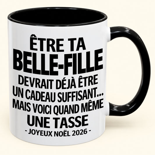 Être ta belle-fille est déjà un cadeau suffisant – Mug bicolore humoristique – Cadeau de Noël 2026 (SKU2610-265) MUGFR