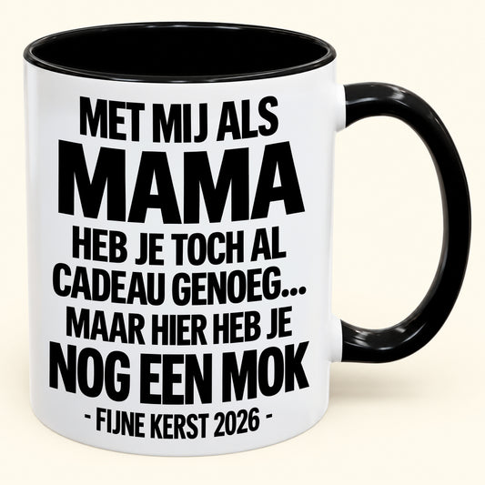 Met Mij Als Mama Heb Je Al Cadeau Genoeg – Grappige Kerstmok – Kerstcadeau 2026 (SKU2610-336) MUGNL