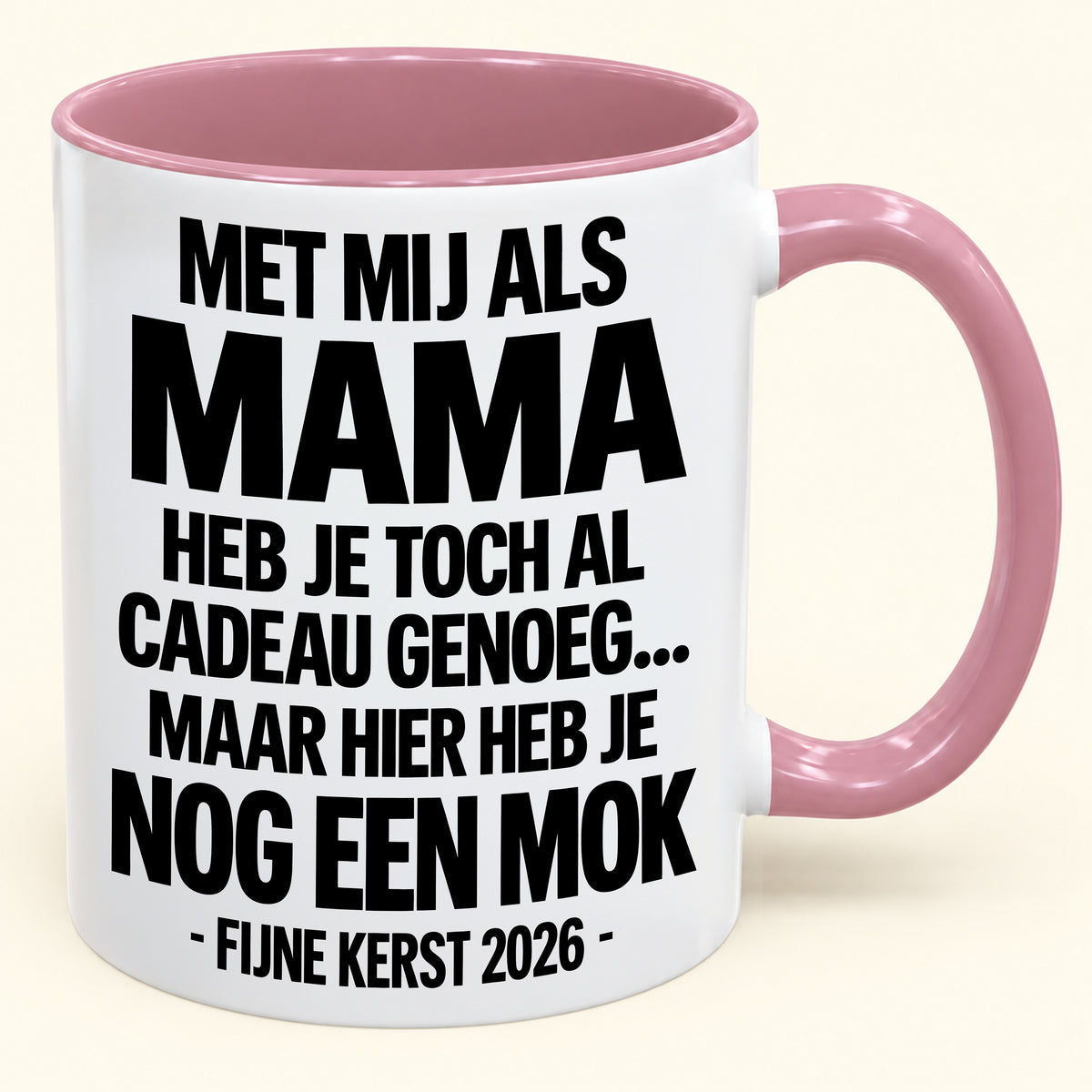 Met Mij Als Mama Heb Je Al Cadeau Genoeg – Grappige Kerstmok – Kerstcadeau 2026 (SKU2610-336) MUGNL