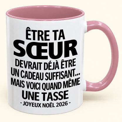 Être ta SŒUR est déjà un cadeau suffisant – Mug bicolore humoristique – Cadeau de Noël 2026 (SKU2610-155)